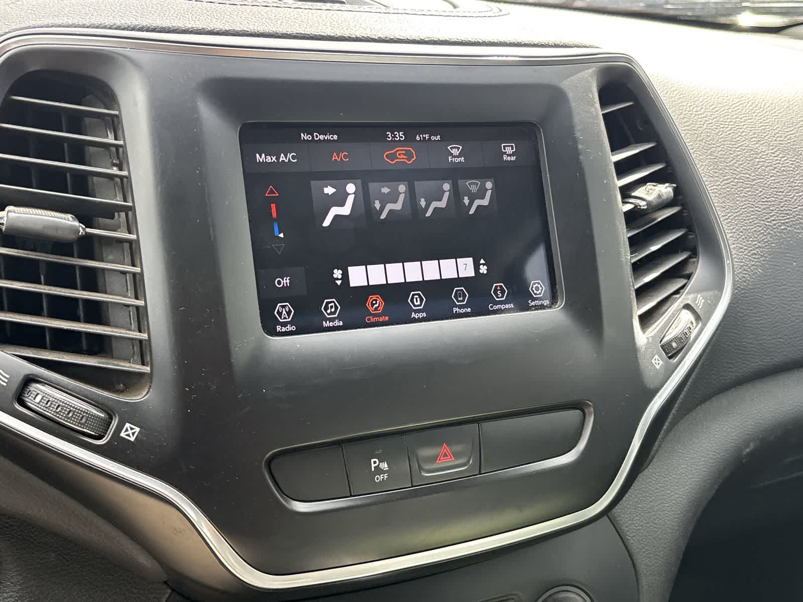 Used 2019 Jeep Cherokee Latitude Plus AWD/4WD image 14