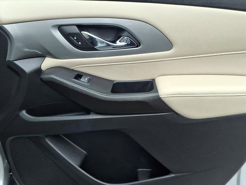 Used 2022 Chevrolet Traverse LS image 20