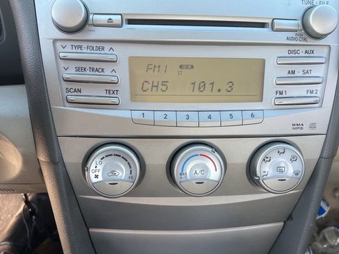 Used 2010 Toyota Camry LE image 16