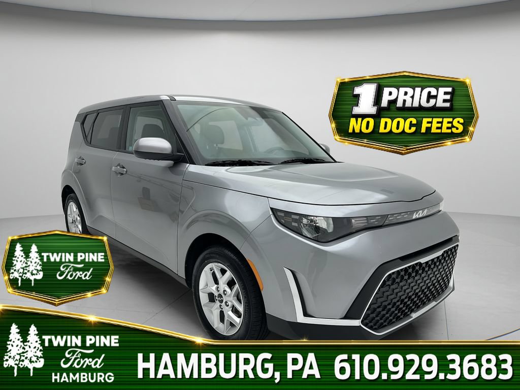 Used 2025 Kia Soul LX w/ LX Technology Package FWD image 1