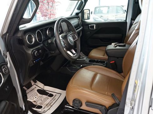 Used 2023 Jeep Wrangler Unlimited Sahara AWD/4WD image 27