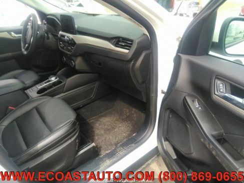 Used 2022 Ford Escape SEL image 6