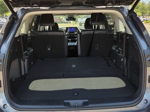 Used 2023 Toyota Highlander XLE FWD image 25
