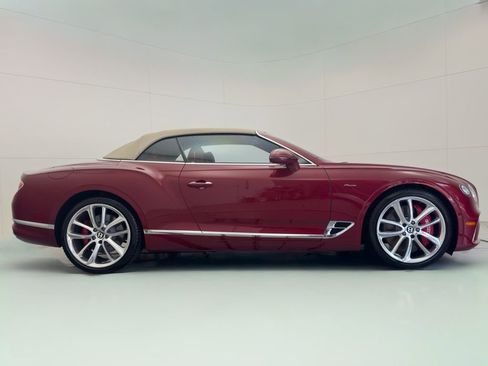 Used 2023 Bentley Continental GT Azure image 2
