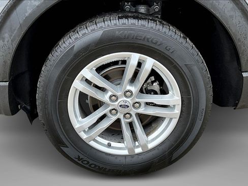 Used 2022 Ford Explorer XLT w/ Equipment Group 202A image 9