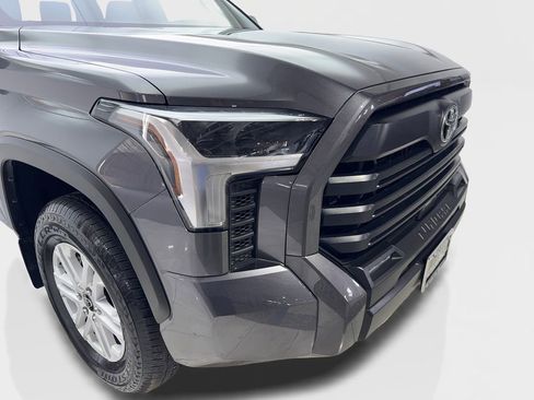 Used 2025 Toyota Tundra SR5 w/ SR5 Premium Package AWD/4WD image 17