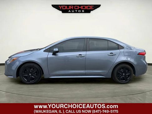 Used 2022 Toyota Corolla LE FWD image 2