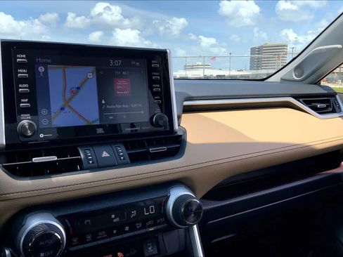 Used 2019 Toyota RAV4 Limited FWD image 35
