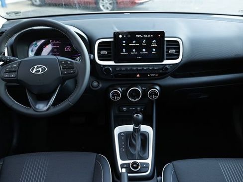 New 2025 Hyundai Venue Limited image 9