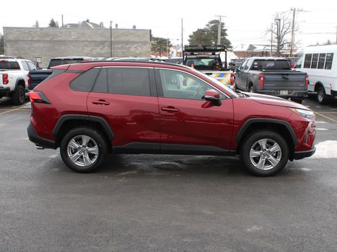 Used 2024 Toyota RAV4 XLE w/ Convenience Package image 4