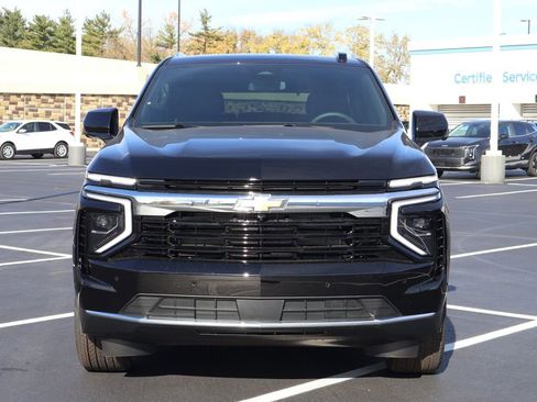New 2026 Chevrolet Suburban LS image 2