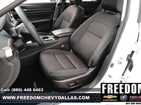 Used 2025 Nissan Altima 2.5 SV FWD image 8
