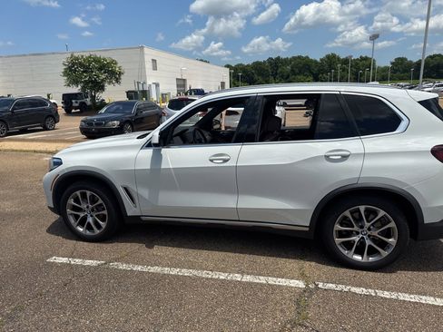 Used 2022 BMW X5 xDrive40i w/ Luxury Seating Package AWD/4WD image 8