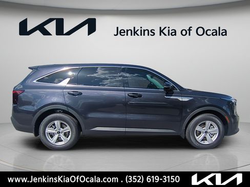 New 2026 Kia Sorento LX FWD image 2
