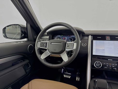 New 2025 Land Rover Discovery Dynamic SE image 23