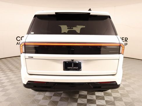 New 2025 Lincoln Navigator Reserve w/ Jet Appearance Package AWD/4WD image 23
