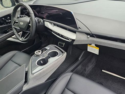 New 2026 Cadillac Optiq Luxury 1 image 18