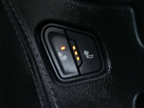 Used 2019 Chevrolet Suburban LT RWD image 39