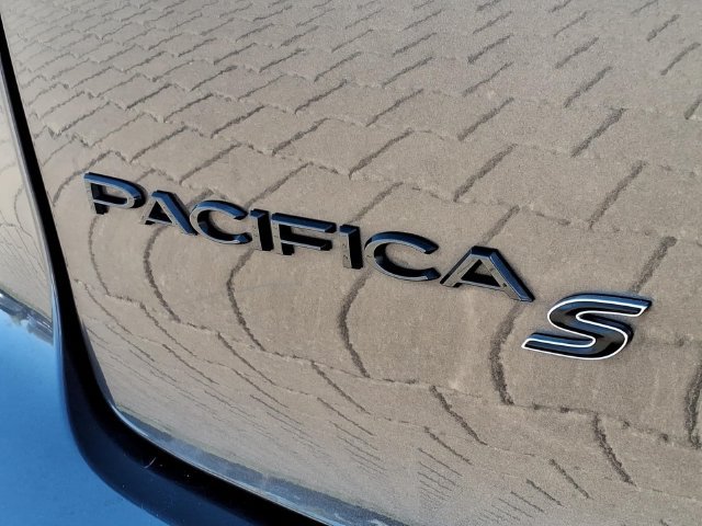 Used 2019 Chrysler Pacifica Touring Plus w/ S Appearance Package FWD image 23