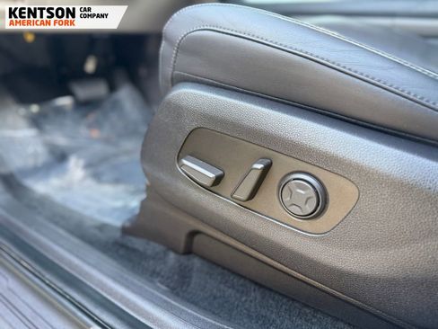 Used 2025 Kia Carnival image 35