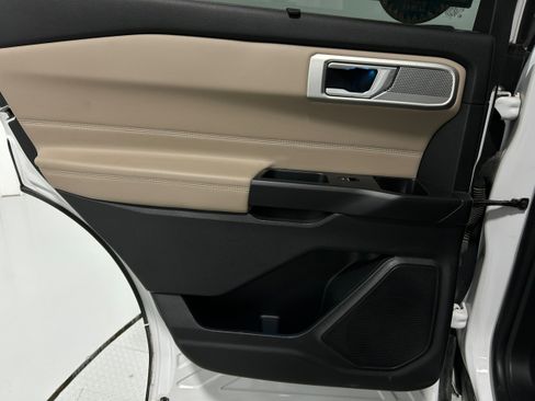 Used 2020 Ford Explorer Limited image 29