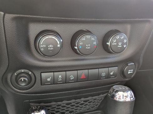 Used 2017 Jeep Wrangler Unlimited Sahara w/ Max Tow Package AWD/4WD image 16