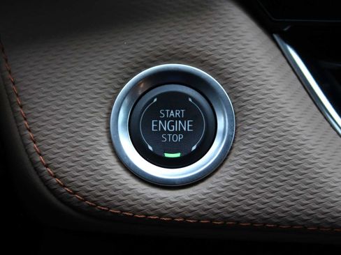 Used 2025 Chevrolet Equinox ACTIV w/ Safety and Technology Package FWD image 41