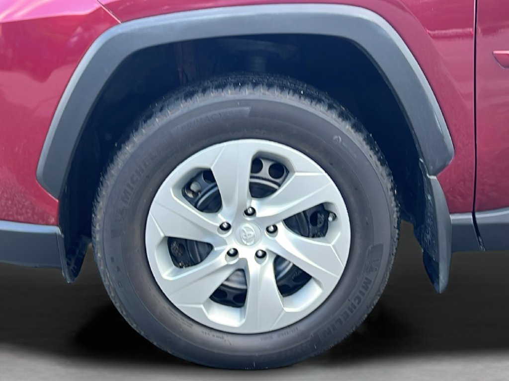 Used 2022 Toyota RAV4 LE AWD/4WD image 25