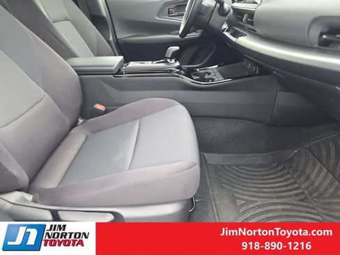 Used 2025 Toyota Prius LE FWD image 15