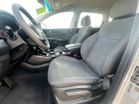 Used 2020 Kia Sorento LX image 17
