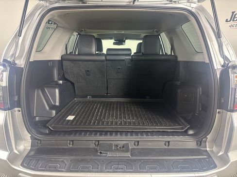 Used 2021 Toyota 4Runner TRD Off-Road Premium w/ Moonroof Package AWD/4WD image 29