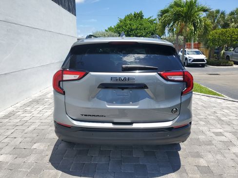 Used 2023 GMC Terrain SLE w/ Driver Convenience Package FWD image 5