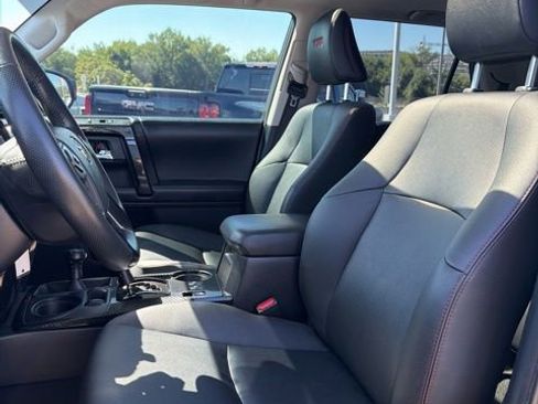 Used 2019 Toyota 4Runner TRD Off-Road Premium AWD/4WD image 17