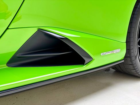 Used 2022 Lamborghini Huracan EVO RWD image 10