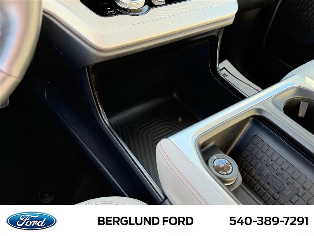 Used 2025 Ford Expedition Max Active AWD/4WD image 36