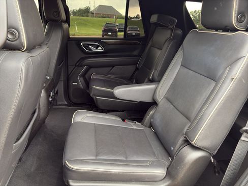 Used 2021 Chevrolet Tahoe Premier w/ Premium Package RWD image 17