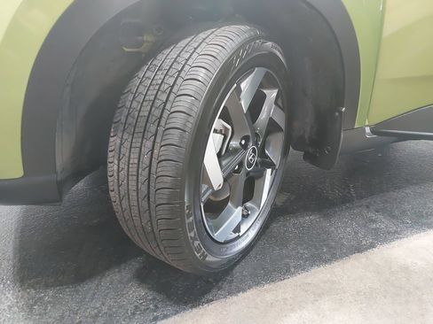 Certified 2024 Hyundai Venue SEL FWD image 32