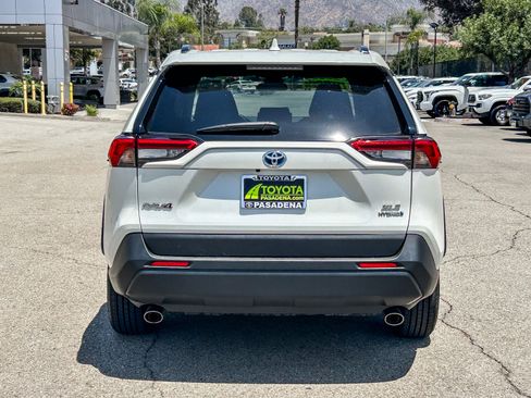 Used 2022 Toyota RAV4 XLE Premium AWD/4WD image 7