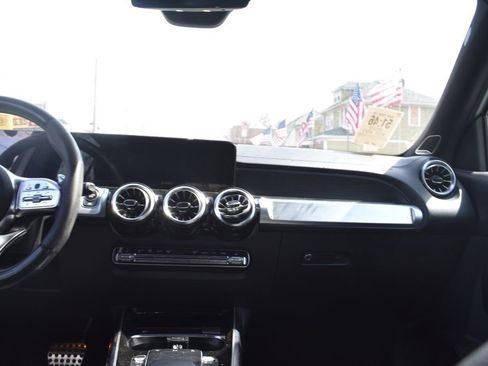 Used 2022 Mercedes-Benz GLB 35 AMG 4MATIC image 31