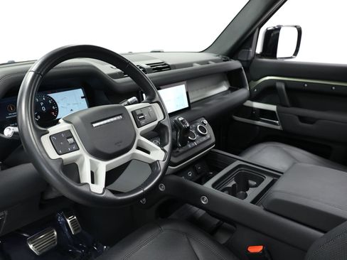 Used 2022 Land Rover Defender 110 SE image 2