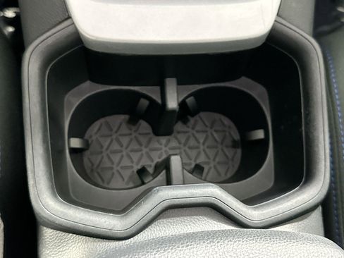 Used 2024 Toyota RAV4 SE image 28