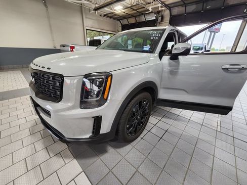 Used 2022 Kia Telluride EX w/ EX Premium Package AWD/4WD image 2
