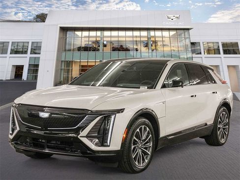 Used 2025 Cadillac Lyriq Sport image 3