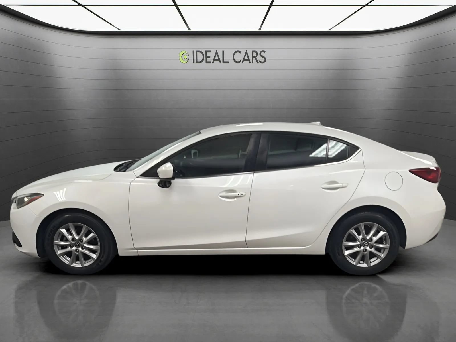 Used 2016 MAZDA MAZDA3 i Grand Touring FWD image 2