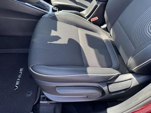 Certified 2025 Hyundai Venue Limited FWD image 14