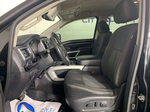 Used 2017 Nissan Titan SV image 16