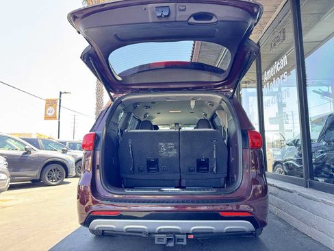Used 2017 Kia Sedona SX Limited FWD image 19