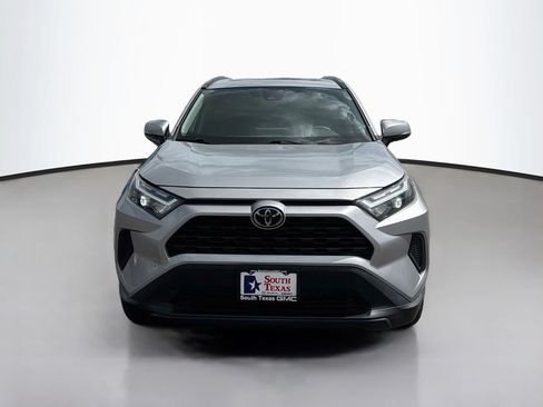 Used 2022 Toyota RAV4 XLE w/ Convenience Package FWD image 2