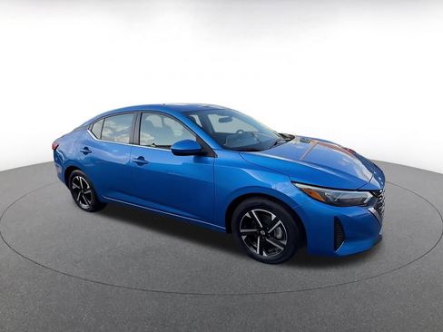 Used 2025 Nissan Sentra SV image 2