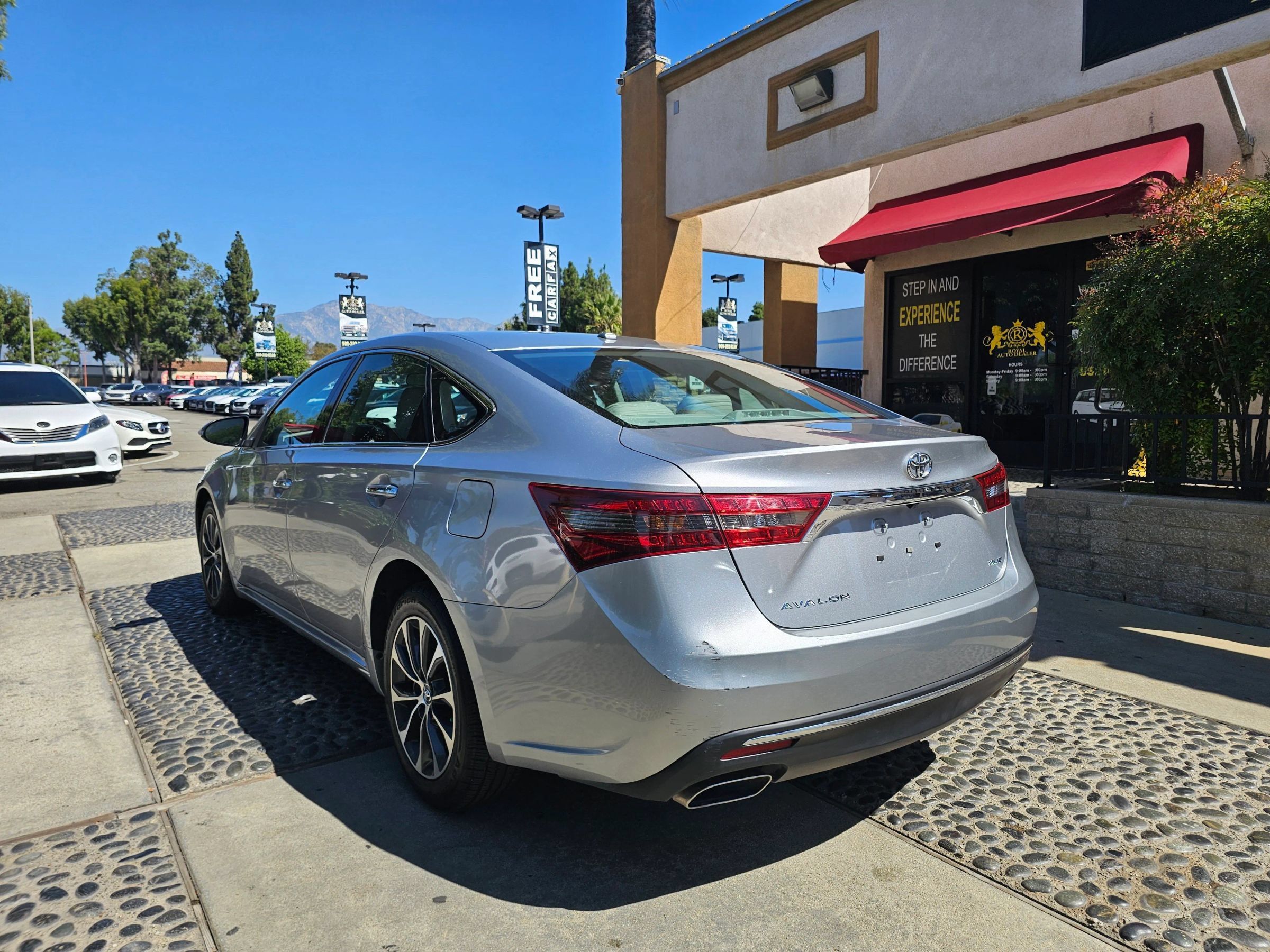 Used 2016 Toyota Avalon XLE FWD image 8